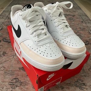 WOMEN'S 6.5 NIKE COURT VISION LOW NEXT NATURE SNEAKERS pink/black/white EUC